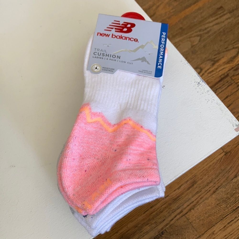 New Balance Ladies Trail Cushion Socks 6 pair